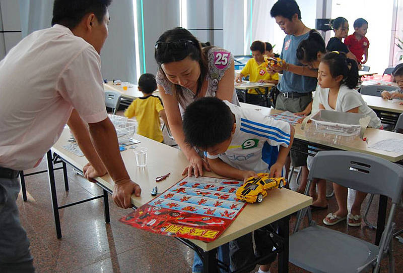 兴业丰田“变形金刚拼图大赛”火暴开赛 图片浏览