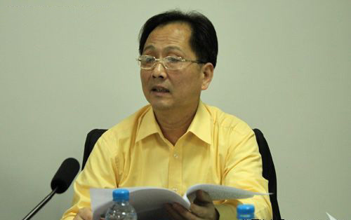 2010海西汽博会组委会执行副秘书长黄若谷汇报展会筹备工作