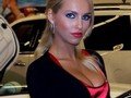穿著內(nèi)衣表演 歐美車模就是不一樣-圖
