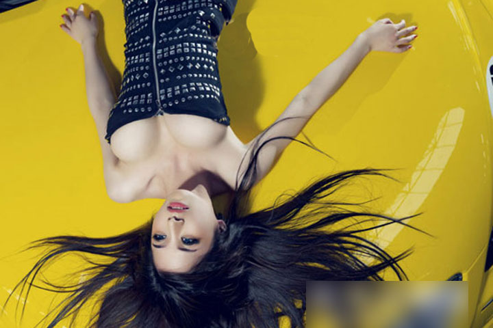 超低抹胸<em>美女</em>呼之欲出 <em>无限性感</em>极度诱惑-广西