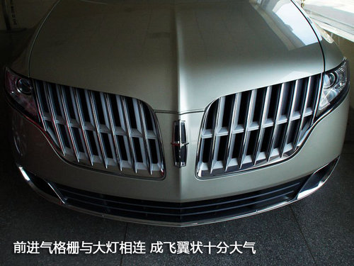 朝女交警成英雄大哭