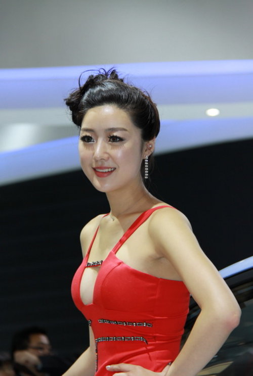 2011上海国际车展美女车模精选2