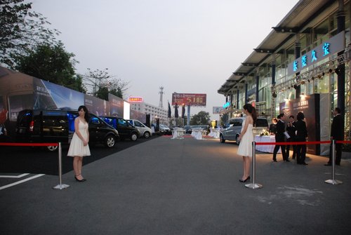 奔驰商务车东莞4S店经销商 久宝奔驰