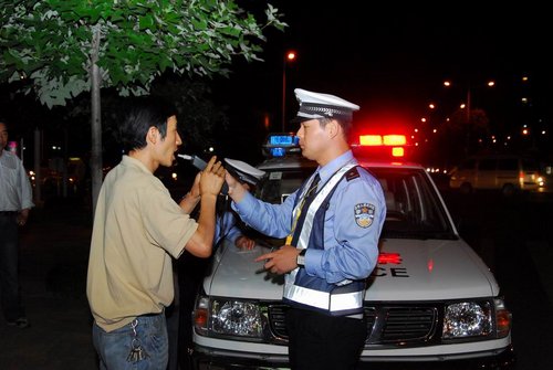 酒驾车主勿存侥幸心理 喝酒别开车