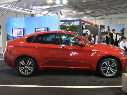 全新宝马X6红白两色 天津现车102万出售