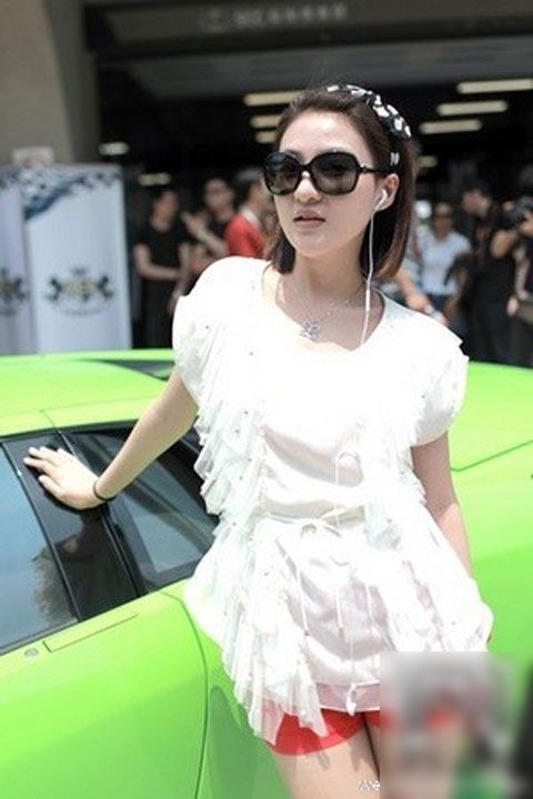 网络爆红炫富女 与郭美美有关的那些车 网上车