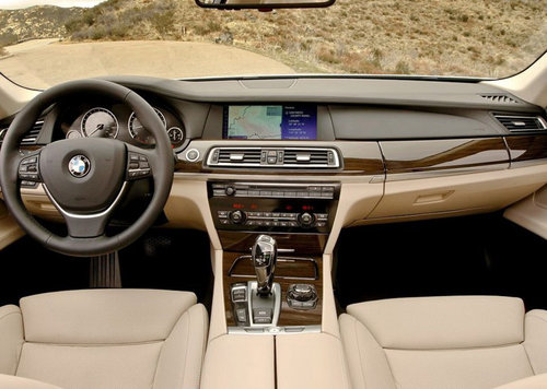 新款宝马740i/730i 天津港现车优惠11万