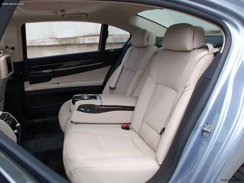 新款宝马730/740i天津港现车优惠11个点