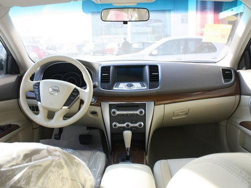 天籁车展全系优惠35000 赠5000元精装潢