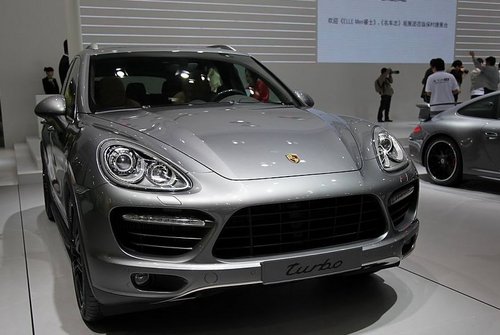 2011款新保时捷卡宴中规版 天津港130万
