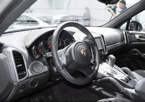 2011款新保时捷卡宴中规版 天津港130万