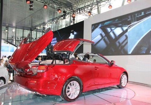 雷克萨斯IS250C 哈尔滨车展优雅上市