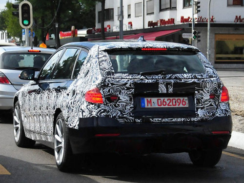 宝马新3系旅行版谍照 轴距加长/空间更大