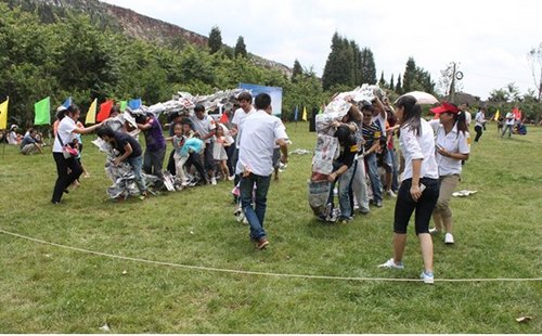 上阵父子兵,这样的气势当然不能输给任何人)套圈圈游戏无敌风火轮