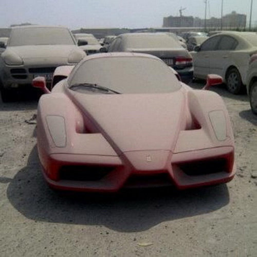 去迪拜捡车！限量399台法拉利Enzo被弃
