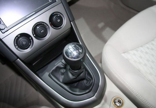 标致408最高可享8000元的现金优惠+礼包