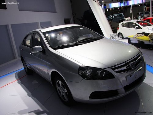 最高优惠15000元  国产长安CX30车展优惠