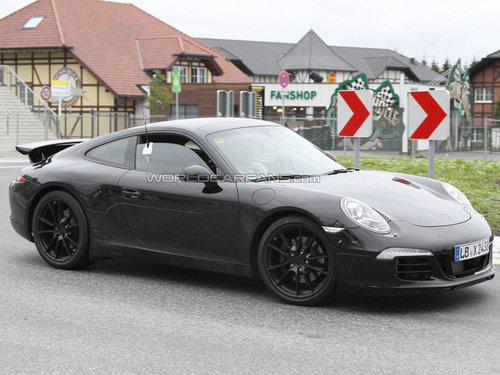 新保时捷911空力套件版谍照 配固定式尾翼