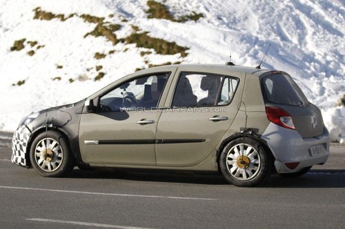 雷诺Clio改款谍照 小排量引擎/车身加长