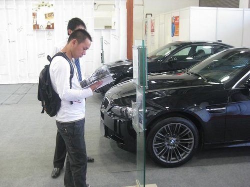 上海宝信率BMW M3亮相上海世贸商城