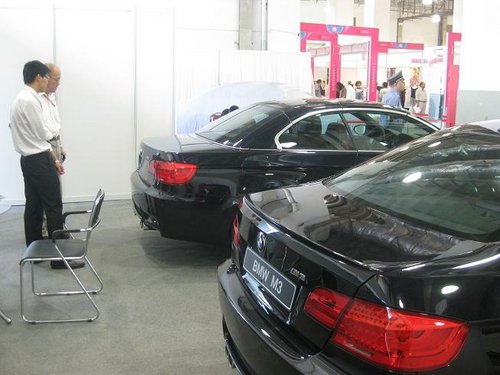 上海宝信率BMW M3亮相上海世贸商城
