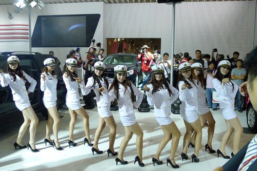 进口起亚-韩国美少女组合空降南京车展