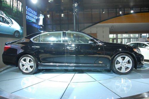 2011南京国际车展实拍雷克萨斯LS460L