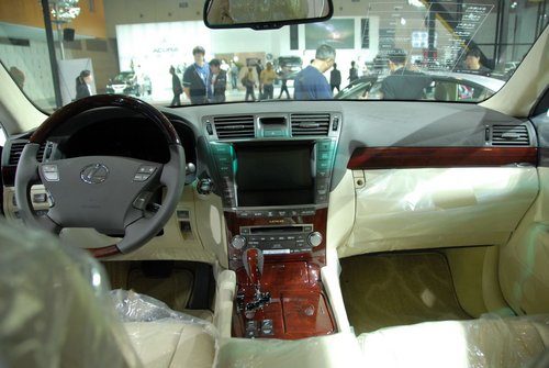 2011南京国际车展实拍雷克萨斯LS460L