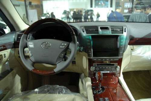 2011南京国际车展实拍雷克萨斯LS460L