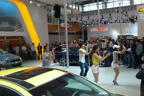 2011南京国际车展-汪峰降临雪佛兰演唱