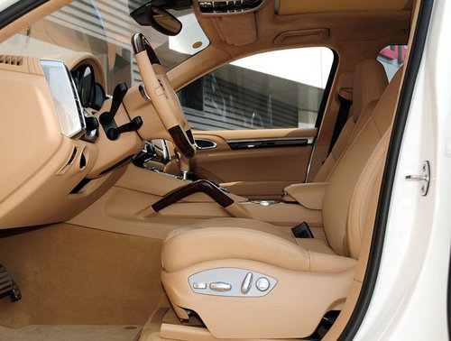 2011款保时捷卡宴3.6白色 天津港口热销