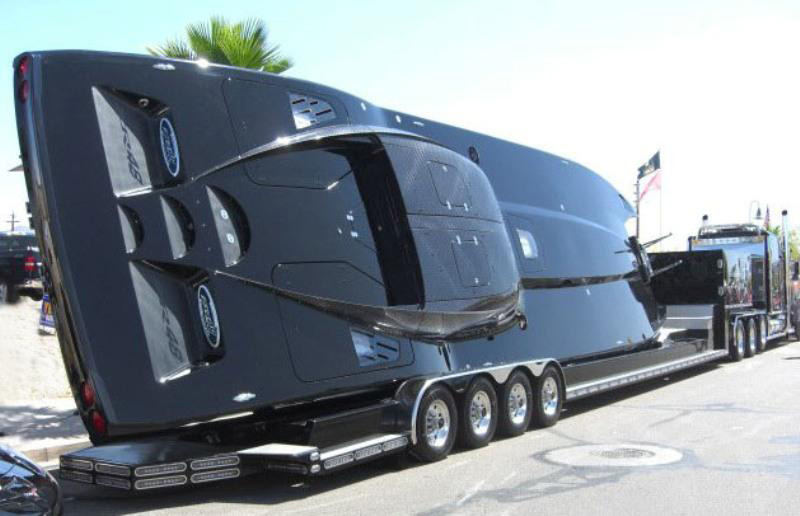 双涡轮引擎快艇亮相