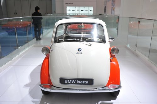 风行于欧洲上世纪50年代的isetta是bmw二战后正式推出的一款十分特别