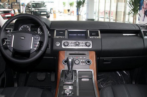 路虎揽胜运动版5.0黑色天津港优惠2.5万