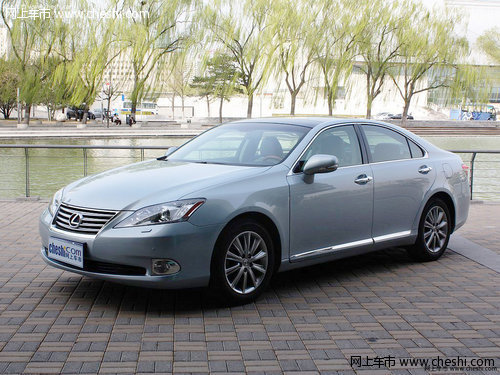 雷克萨斯 优惠大礼送不停最高可达4万元