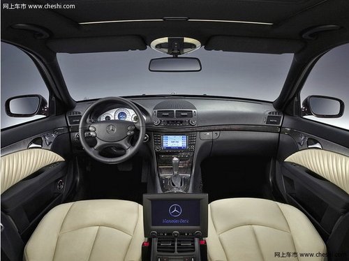 奔驰E系列  购车可尊享最高优惠4.5万元