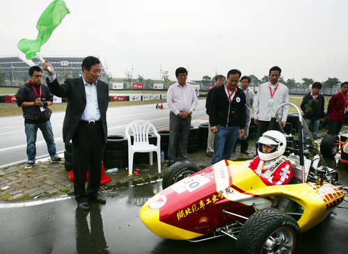 2011中国大学生方程式汽车大赛完美谢幕