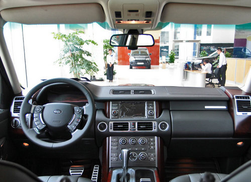 进口路虎揽胜运动版天津店内现车优惠价