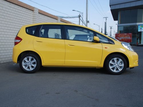 新款飞度1.5AT巴黎蓝 现车售价107200元