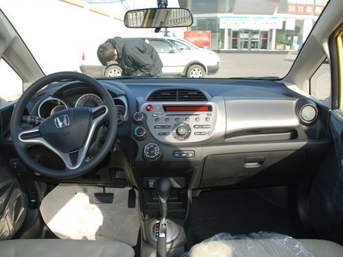 新款飞度1.5AT巴黎蓝 现车售价107200元