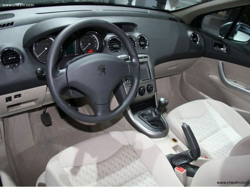 东风标致408内饰