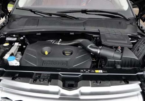 2012款路虎极光新车  天津现车店内展出