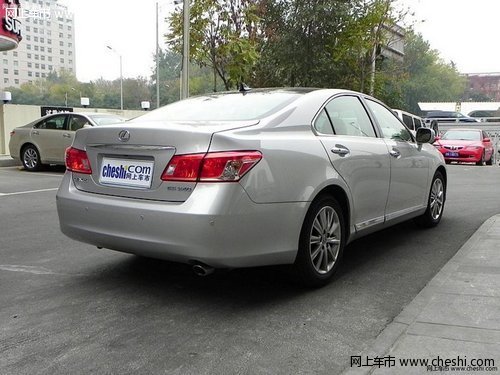 雷克萨斯ES240豪华版 优惠3万送1万装饰