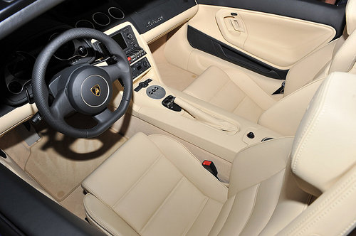 新兰博基尼LP550敞篷车 亮相洛杉矶车展