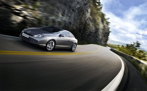 2012雷诺拉古娜Coupe 小改款/售价27万元