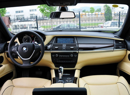 2012款宝马X6  天津有现车店内火爆促销