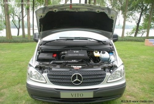 戴姆勒奔驰威霆