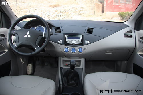 三菱君阁深圳地区全系优惠7000元 有现车