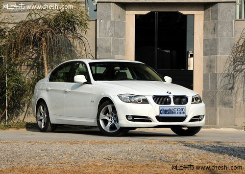 宝马3系右侧45度视角