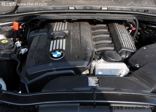 宝马3系 发动机局部特写